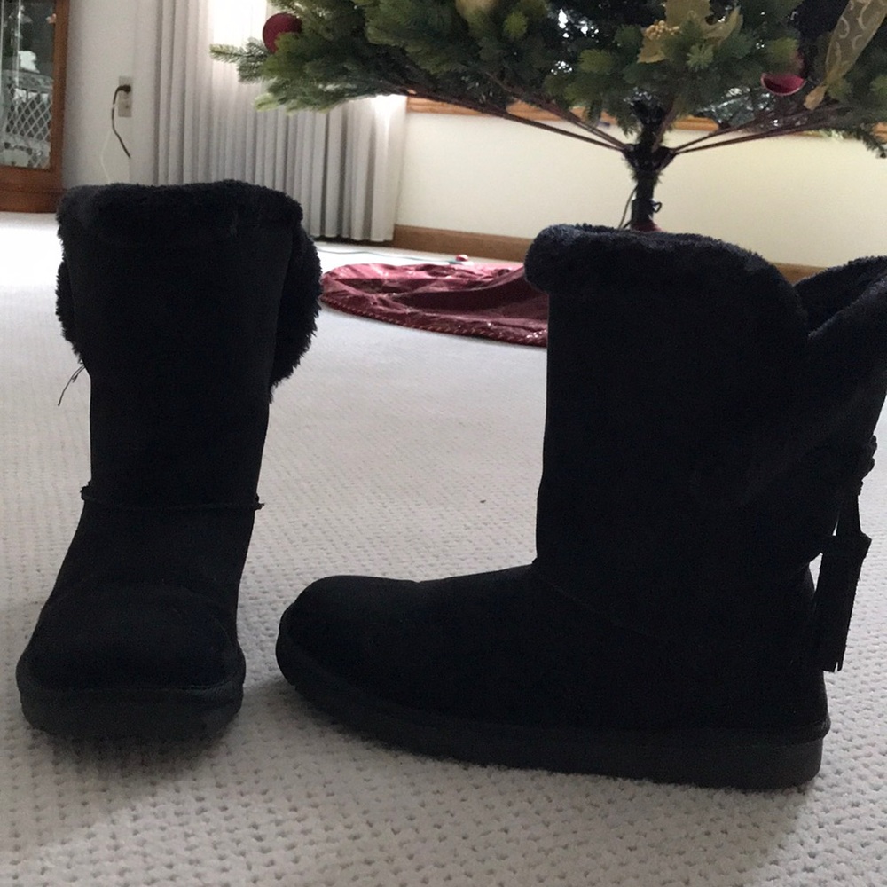 Black Fuzzy Boots